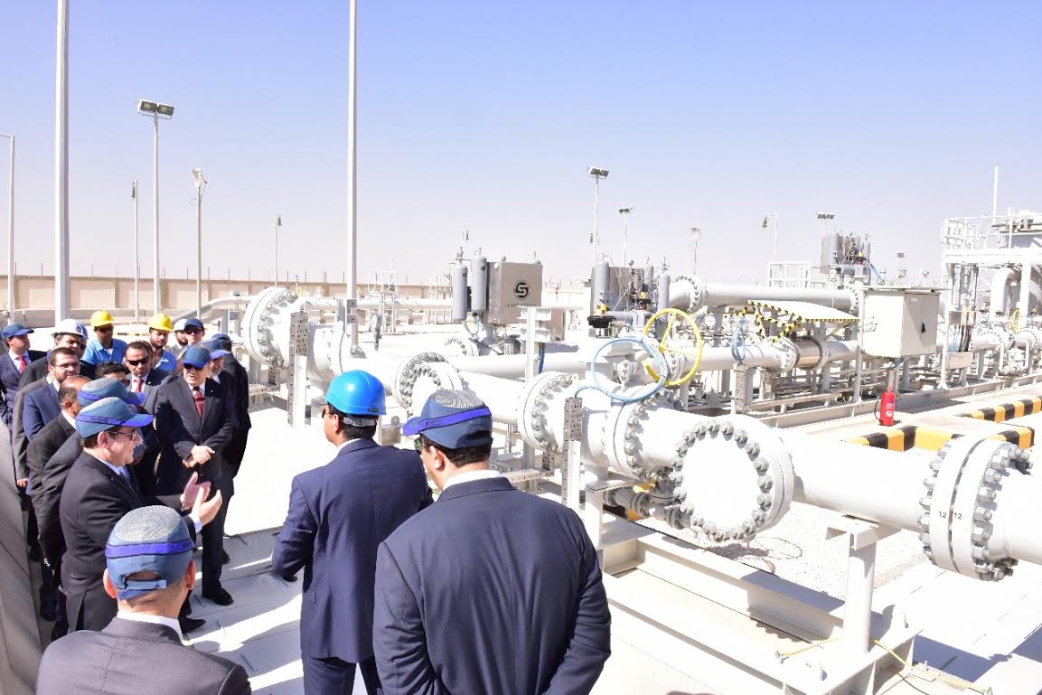 وزير البترول ونظيره الأردنى يفتتحان محطة كهرباء بالأردن