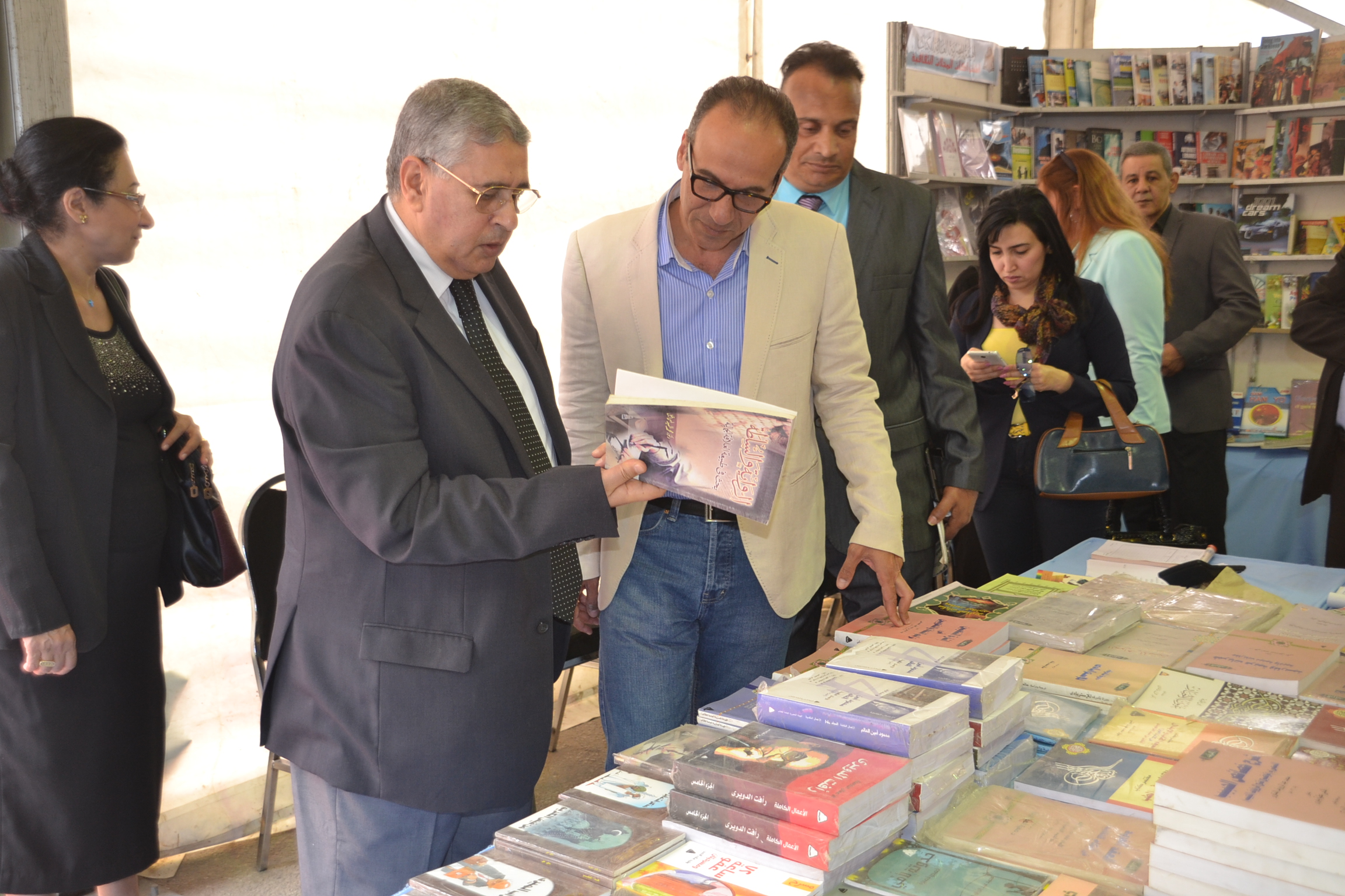 افتتاح معرض كتاب بجامعة القاهرة (8)