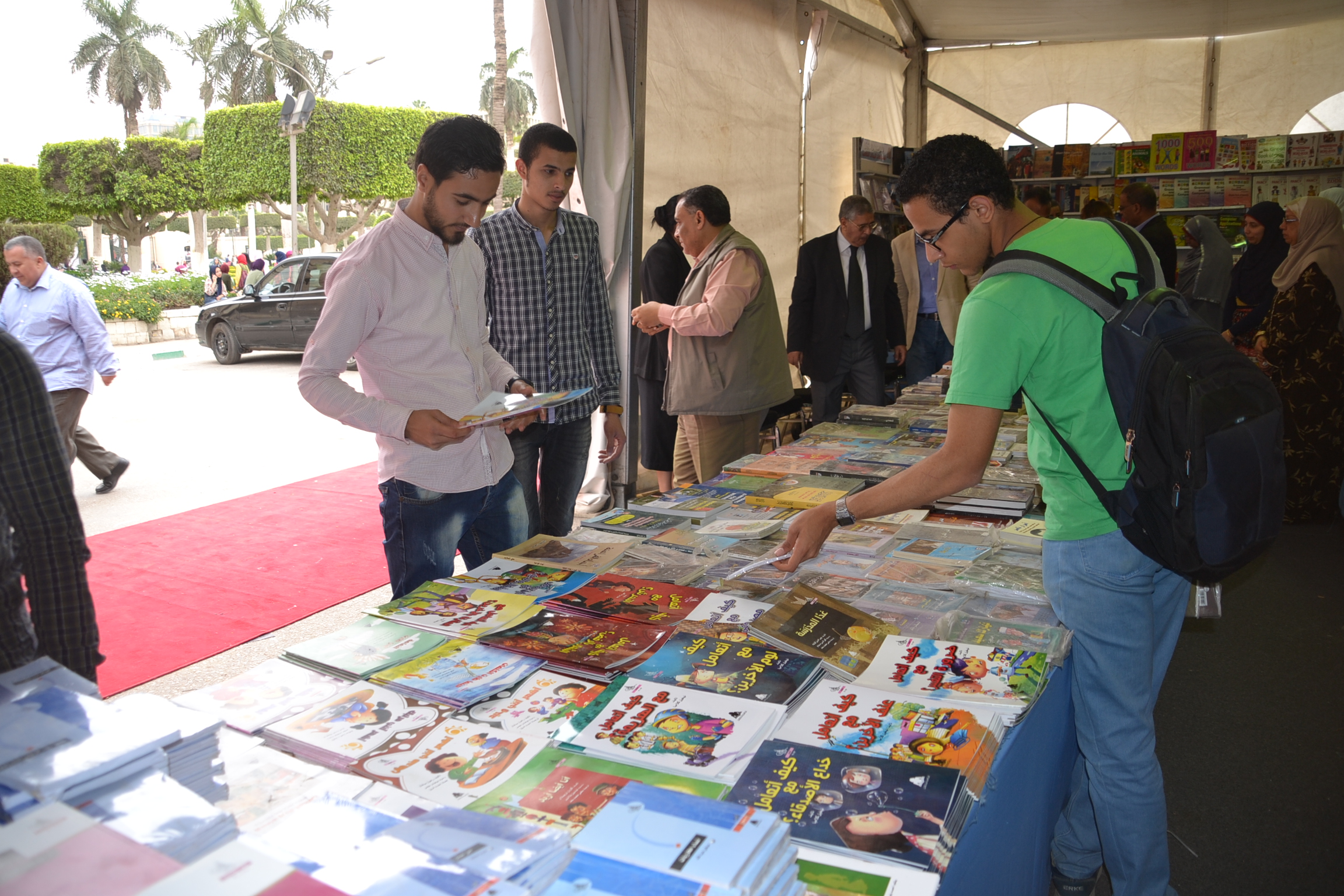 افتتاح معرض كتاب بجامعة القاهرة (7)
