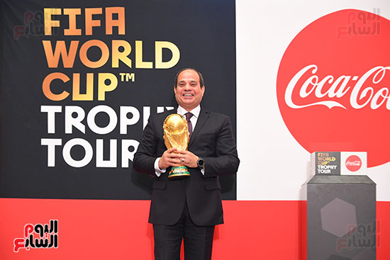 الرئيس يستقبل بعثة الفيفا وكأس العالم..ويدعو المصريين للدعاء للمنتخب (3)