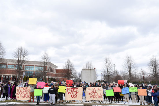 عشرات الطلاب الأمريكيين يحتجون