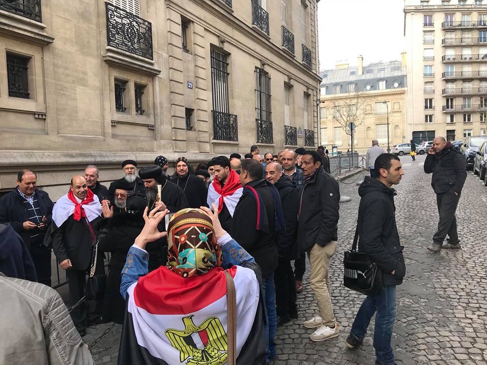 القساوسة  والمصريين فى باريس