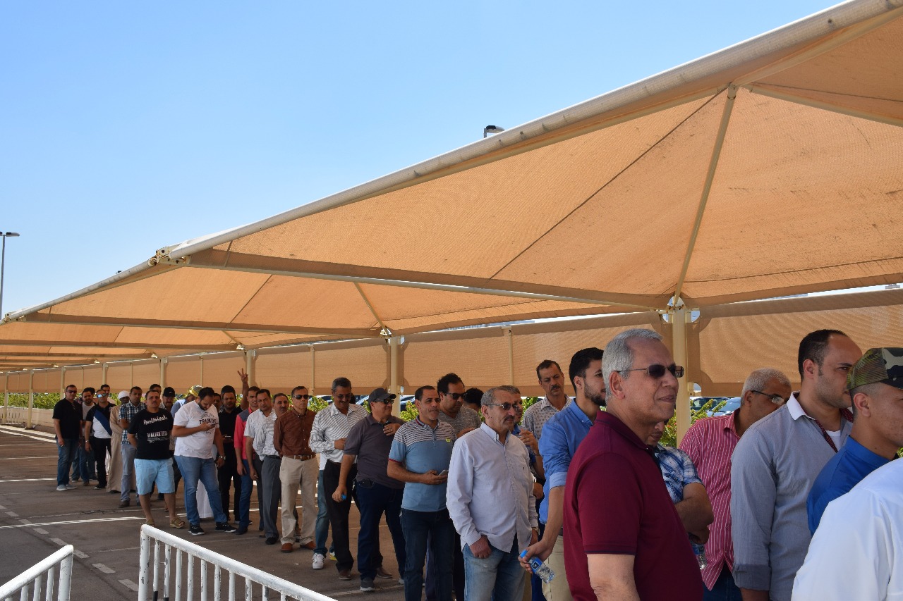 توافد الناخبين على لجان الانتخابات بدولة الامارات (35)