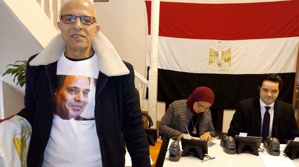 توافد المصريين للإدلاء بأصواتهم فى هولندا (5)