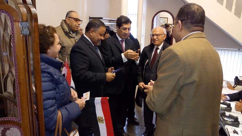 توافد المصريين للإدلاء بأصواتهم فى هولندا (3)