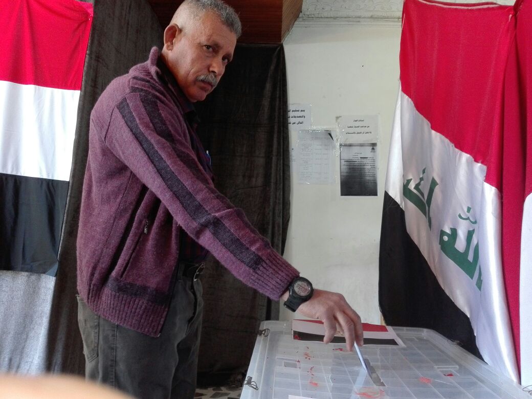 مصرى يدلى بصوته فى العراق