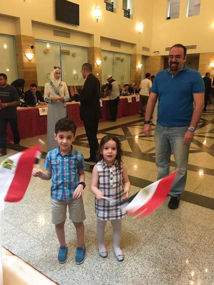 الأطفال في القنصلية المصرية بجدة