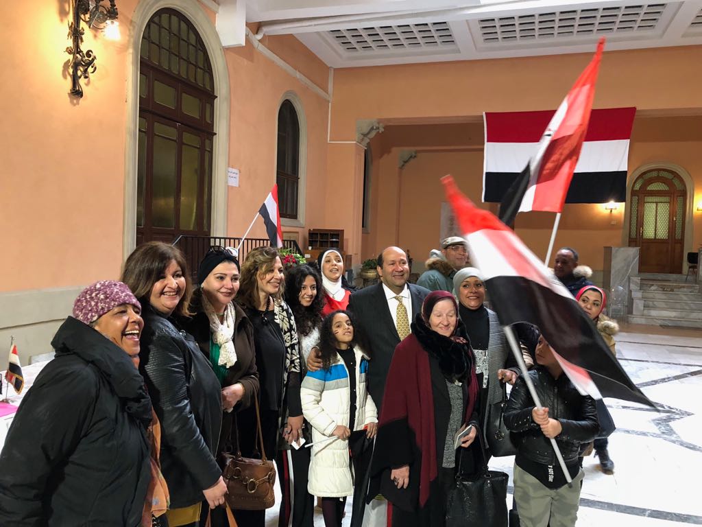 المراه المصرية فى سفارة مصر بروما للمشاركة بانتخابات الرئاسة