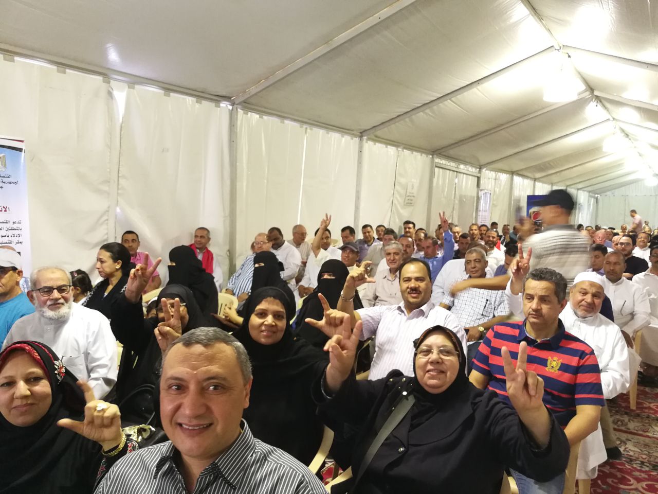 المصريون بجدة ينتظرون للادلاء بأصواتهم في انتخابات الرئاسة