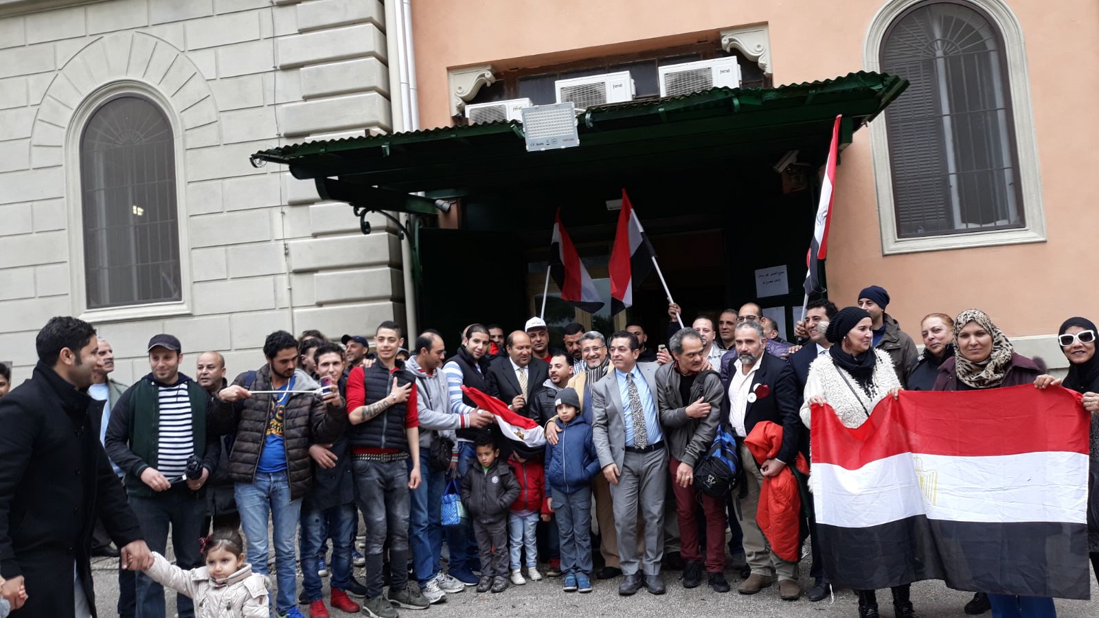 تواصل اقبال المصريين فى ايطاليا 3