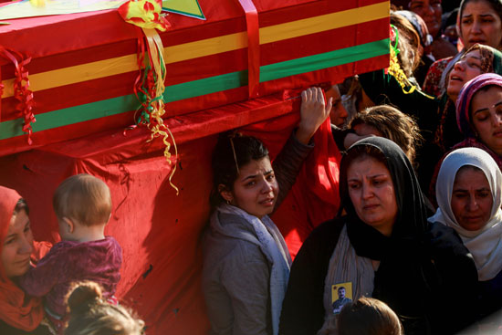 جنازة المقاتلين الأكراد 