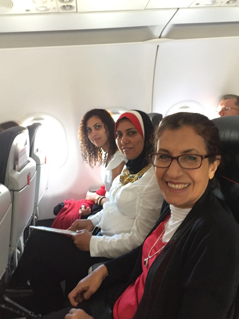 المصريات يسافرن بالطائرات للوصول إلى مقر اللجنة