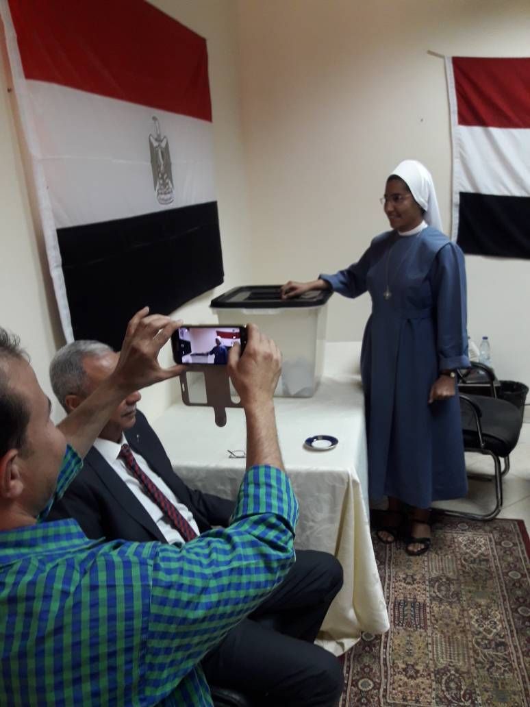راهبة مصرية تدلى بصوتها فى السودان