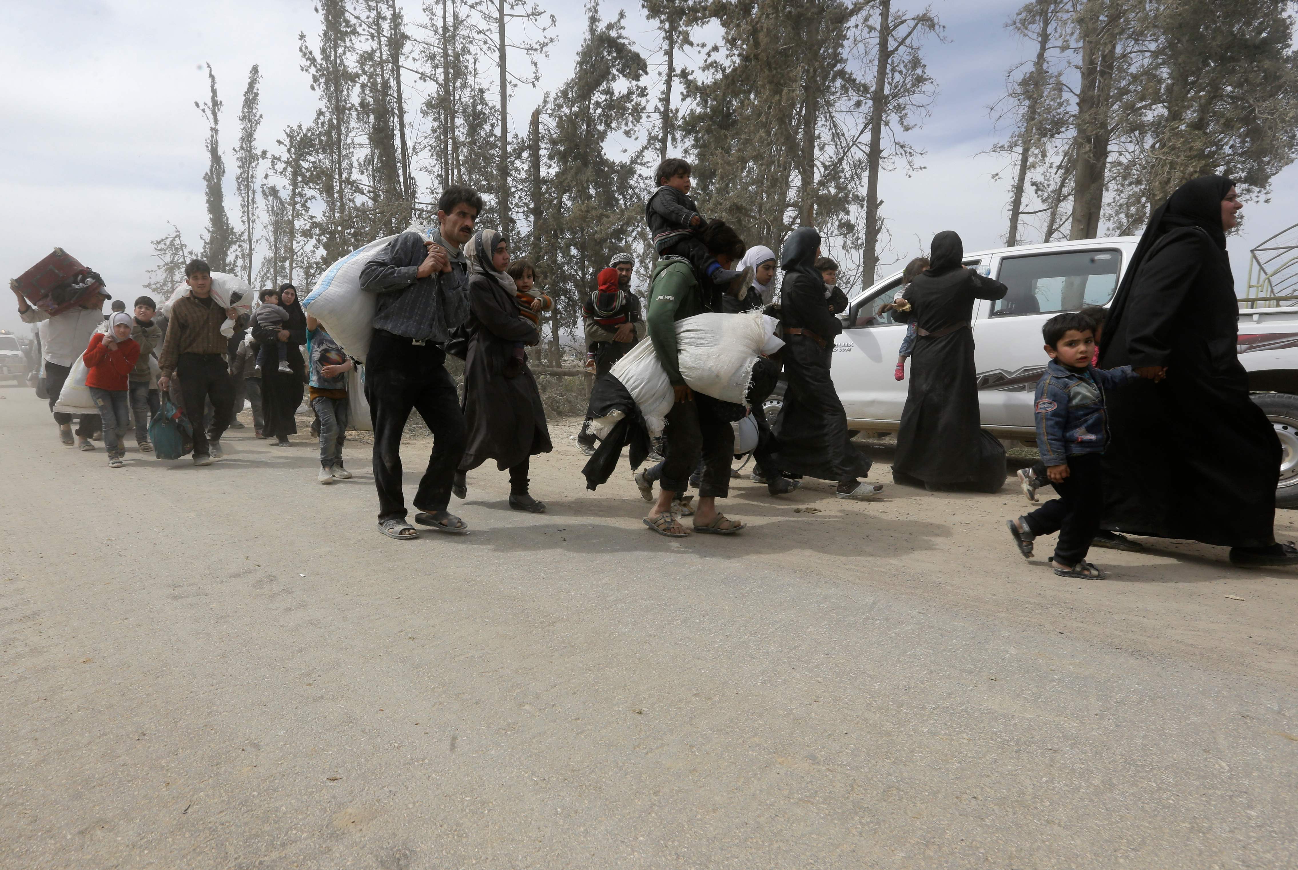 جانب من إجلاء المواطنين السوريين من الغوطة 
