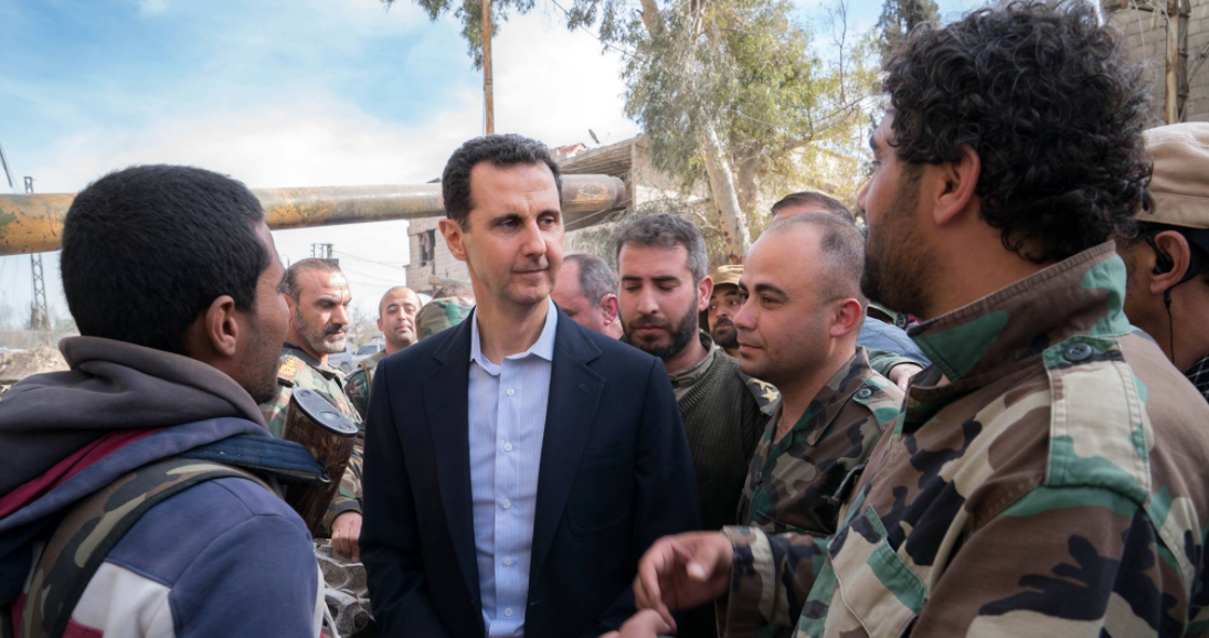 بشار الأسد وسط الجنود فى الغوطة