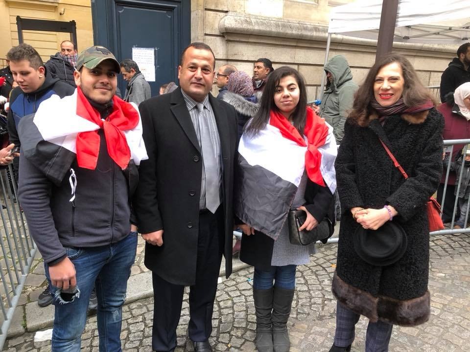 حشود المصريين أمام السفارة لندن (3)