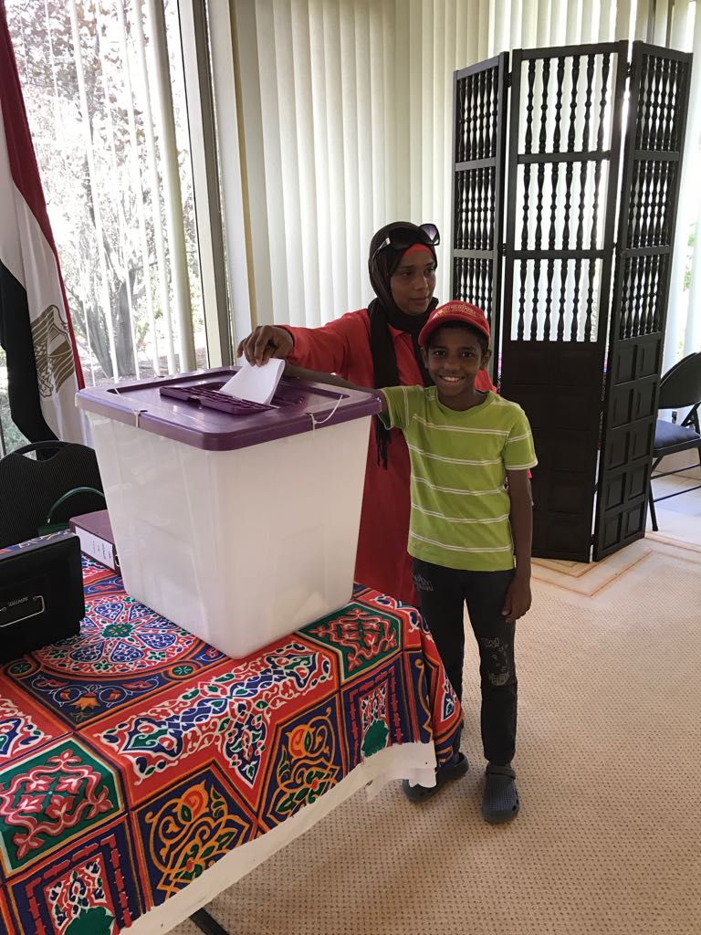 توافد أبناء الجالية المصرية بأستراليا للمشاركة بالانتخابات  (1)