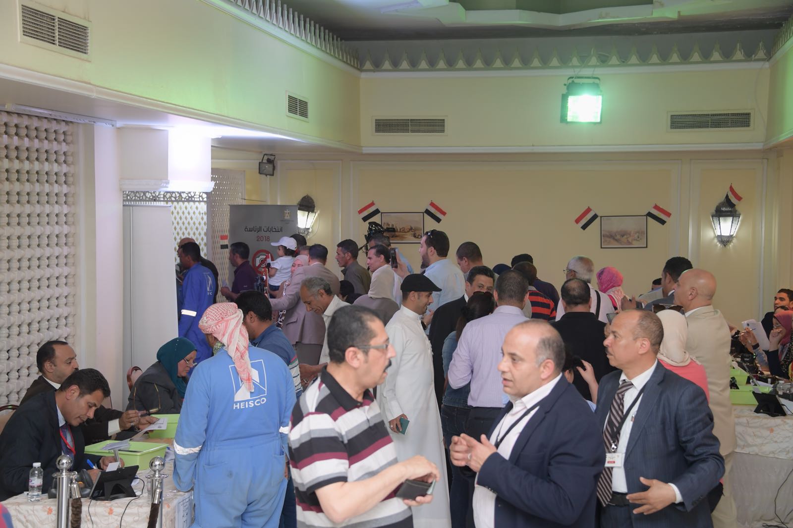 حشود المصريين فى الانتخابات الرئاسية بالكويت (3)