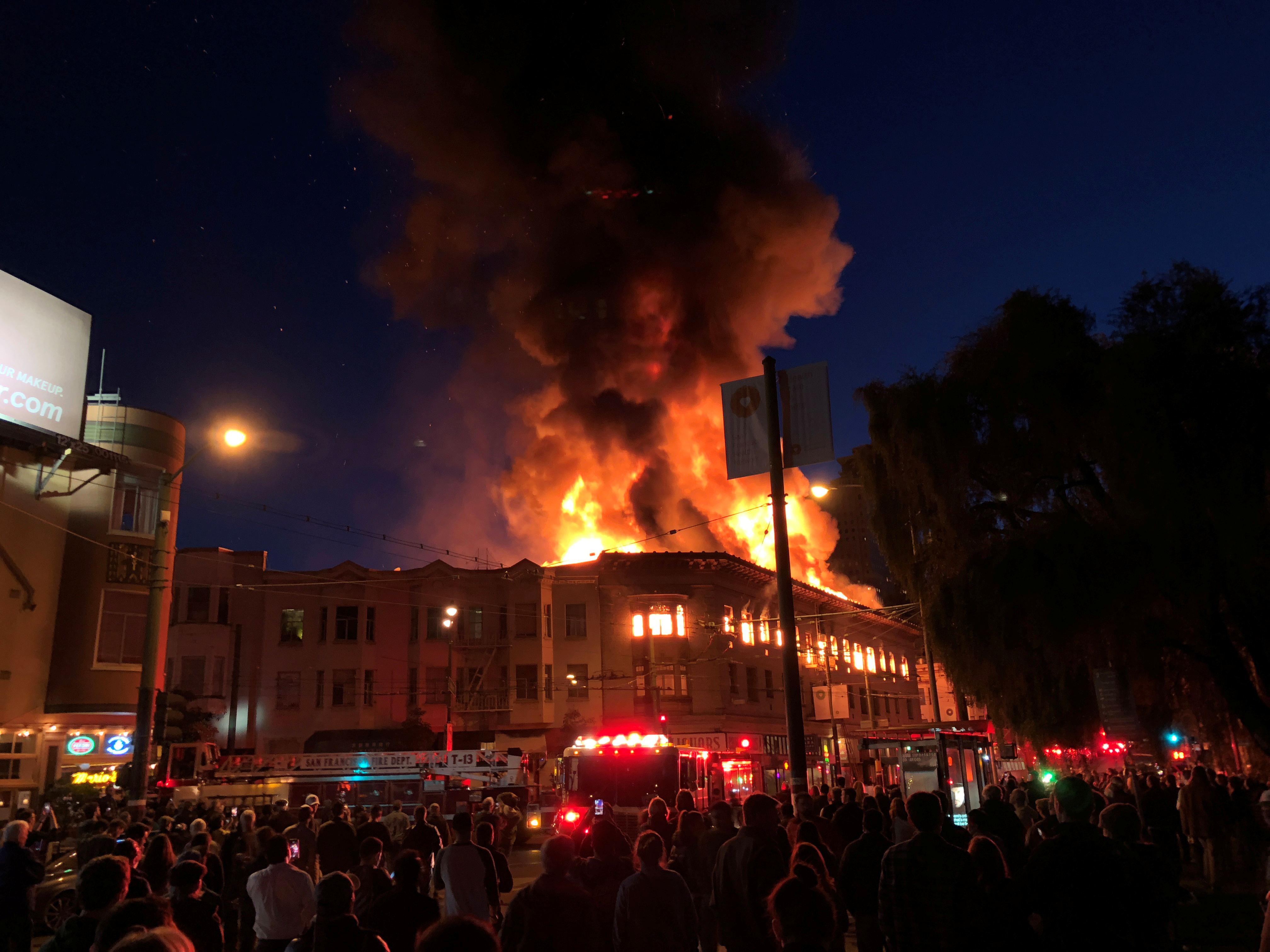 حريق يلتهم مبنى فى سان فرانسيسكو