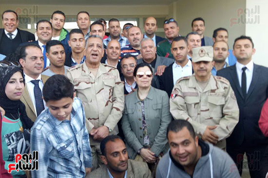 أعضاء ائتلاف دعم مصر مع اللواء حمدي بدين بالمزرعة السمكية