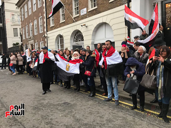 طوابير-امام-السفارة-المصرية-فى-لندن