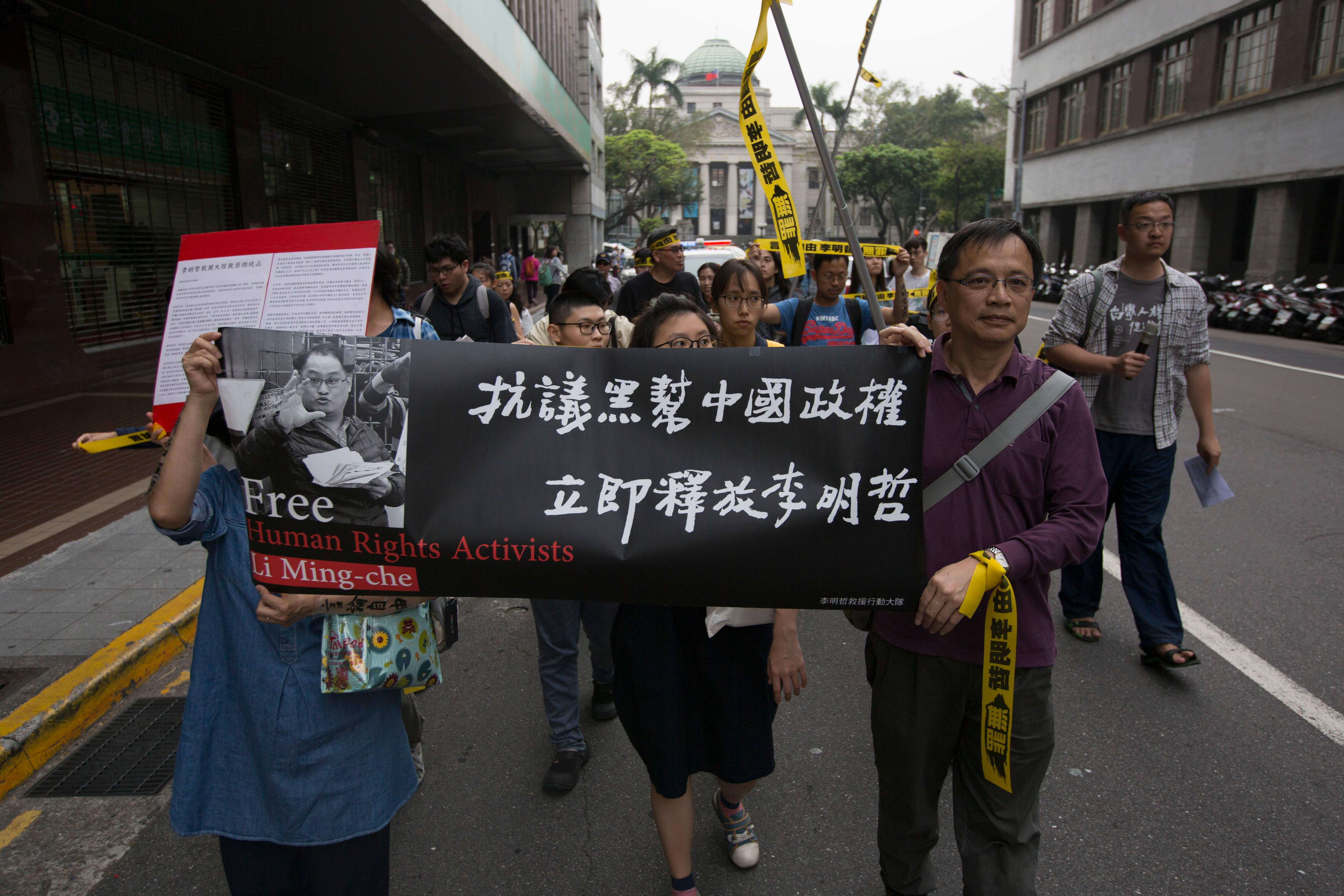 مظاهرات فى تايوان بسبب اعتقال ناشط حقوقى