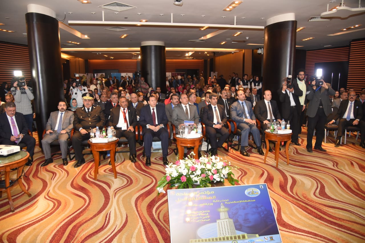 محافظ الإسكندرية يطلق الجلسة الأولى لمؤتمر السياحة (6)