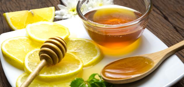 عسل وليمون لعلاج الزكام