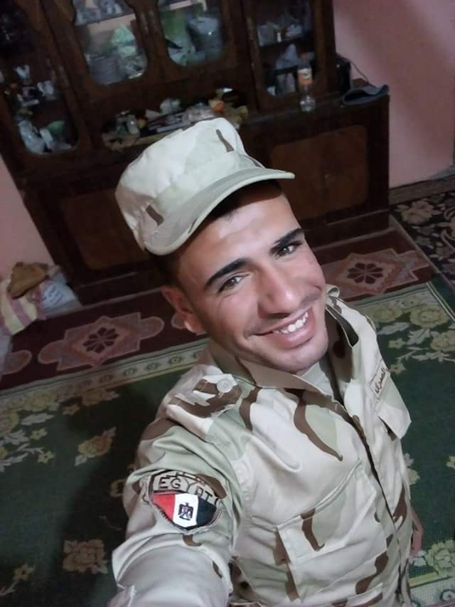 الآلاف يشيعون جثمان الشهيد المجند أحمد النبوى  (2)