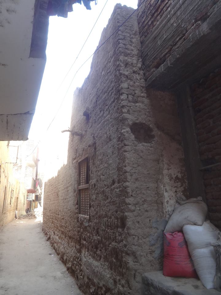 إنهيار جزء من منزل أيل للسقوط من طابقين خالي من السكان بمنطقة أبو الجود بالأقصر (3)
