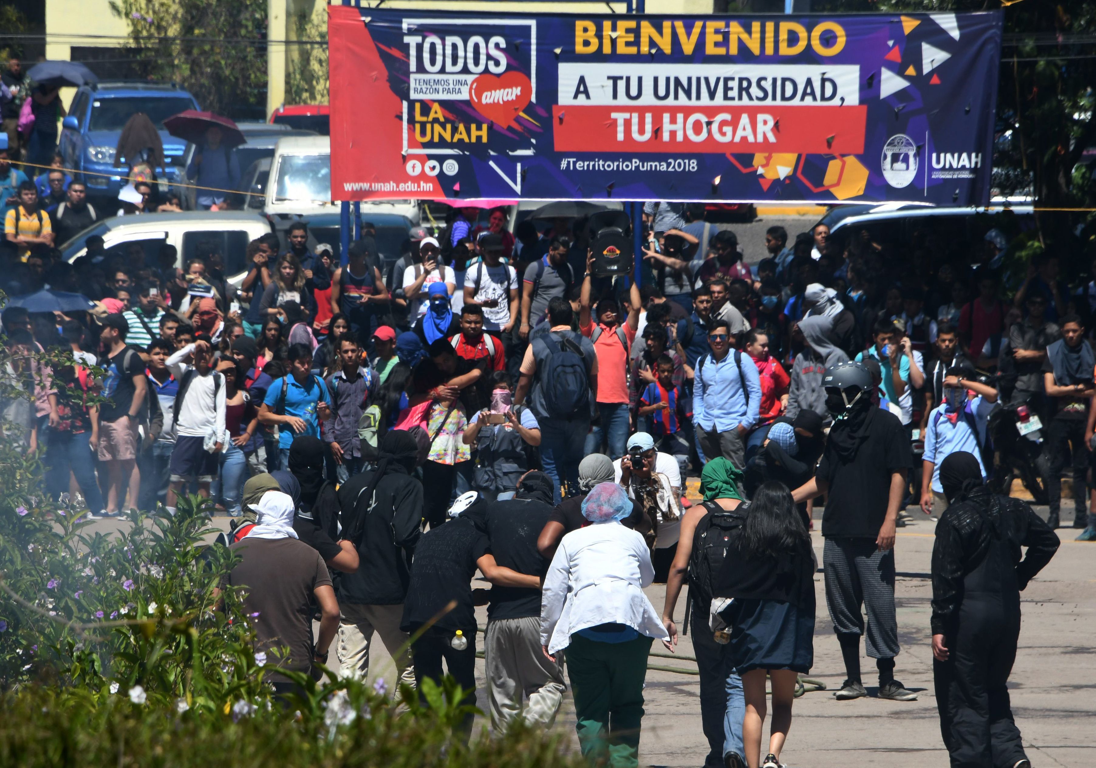 اشتباكات عنيفة بين شرطة هندوراس وطلاب محتجين على مقتل ناشطة بيئية