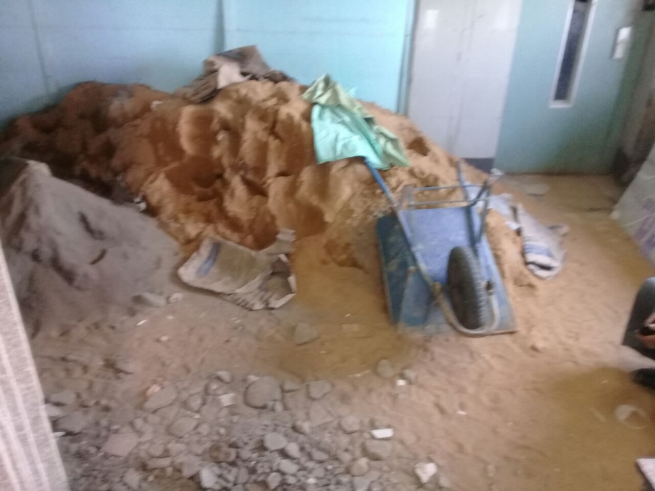 اعمال الصيانة داخل مستشفى ادفو العام