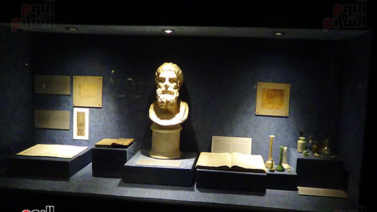     تمثال وكتب يونانية ضمن مقتنيات متحف مطروح