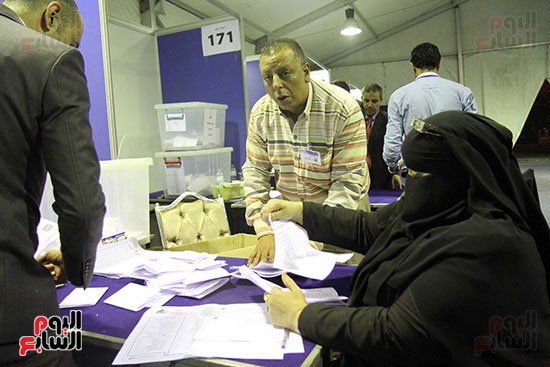 فرز انتخابات  المهندسين باستاد القاهرة (3)