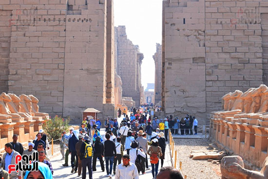 إقبال كبير من السياح الأجانب علي معابد ومقابر البر الغربي بالأقصر