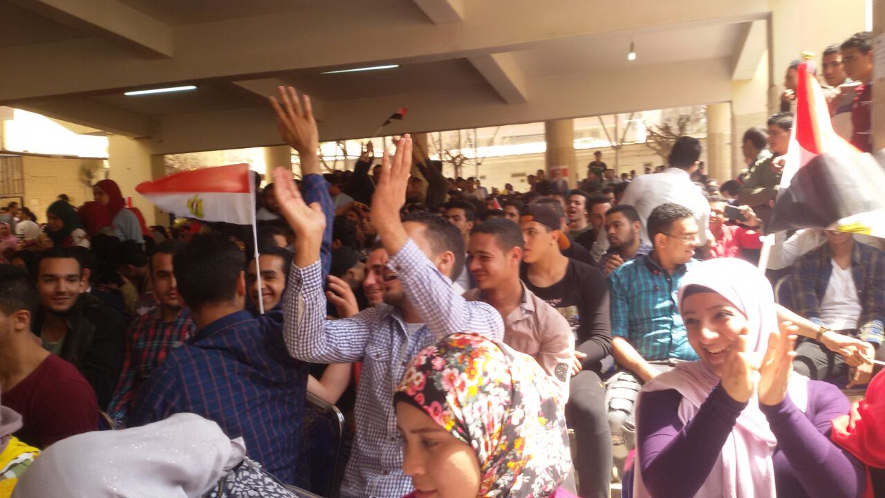 رفع علم مصر خلال الندوة