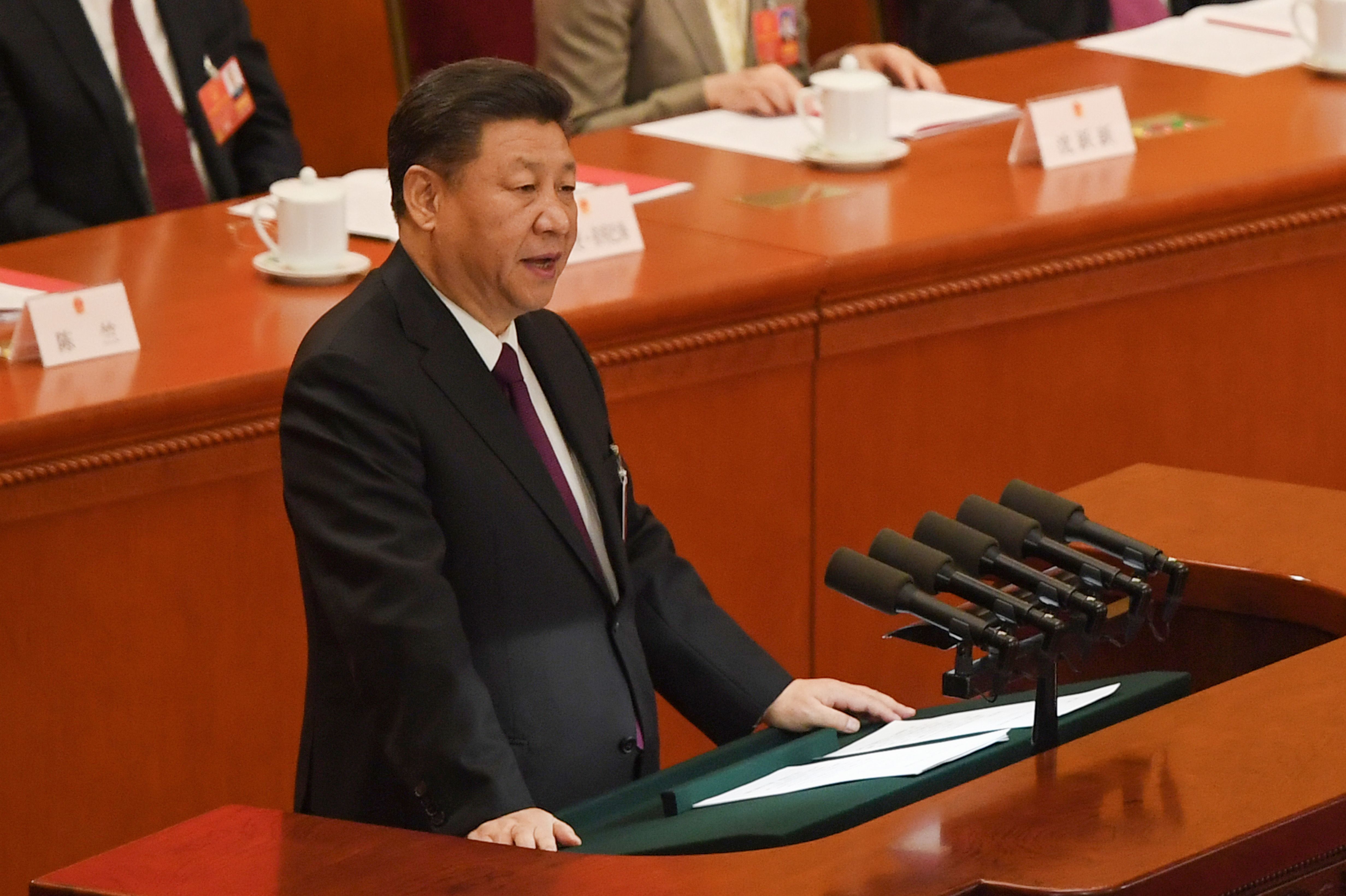 الرئيس الصينى يلقى كلمته أمام البرلمان
