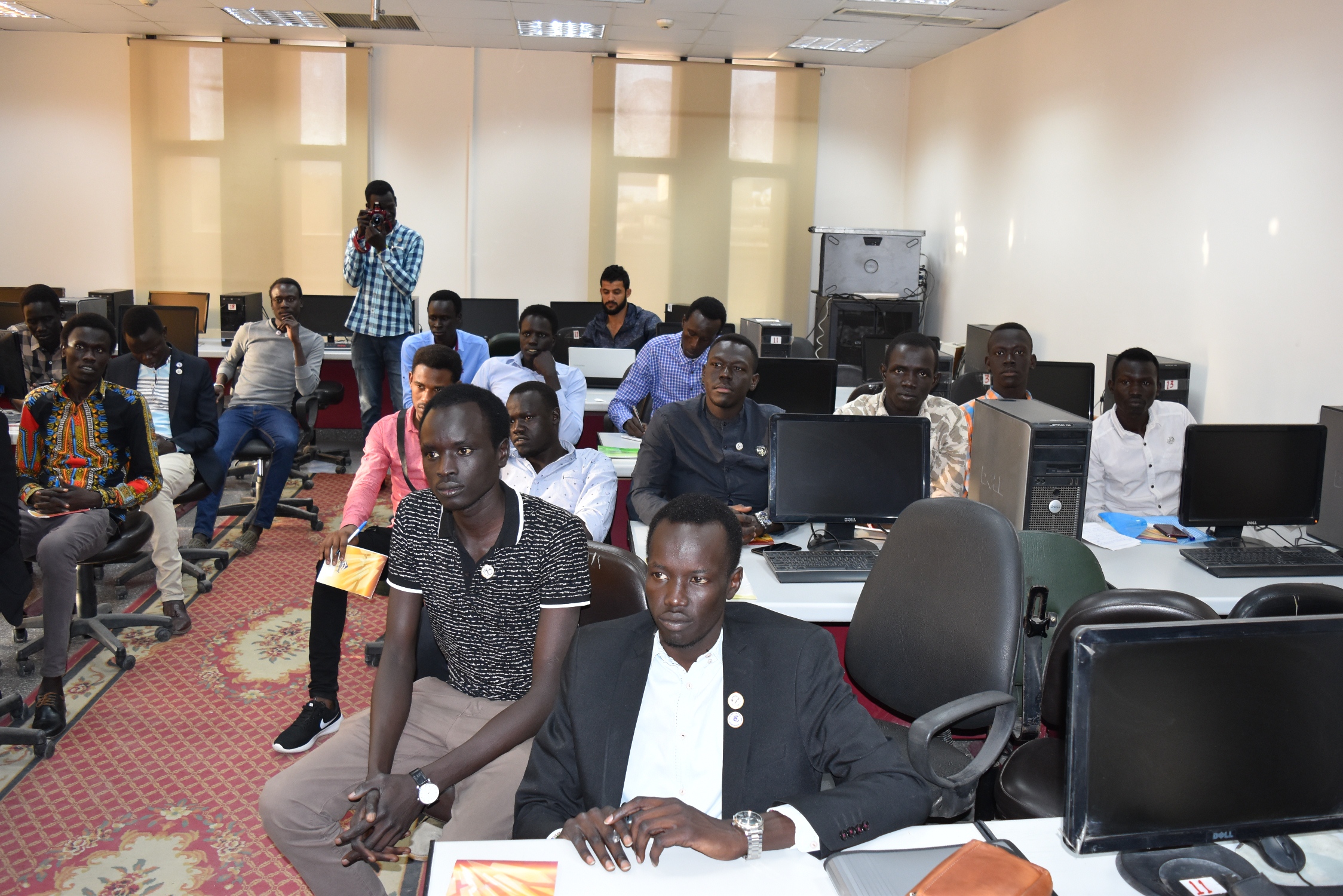 رئيس  قسم الأخبار يحاضر طلاب جنوب السودان بـ إعلام القاهرة (13)