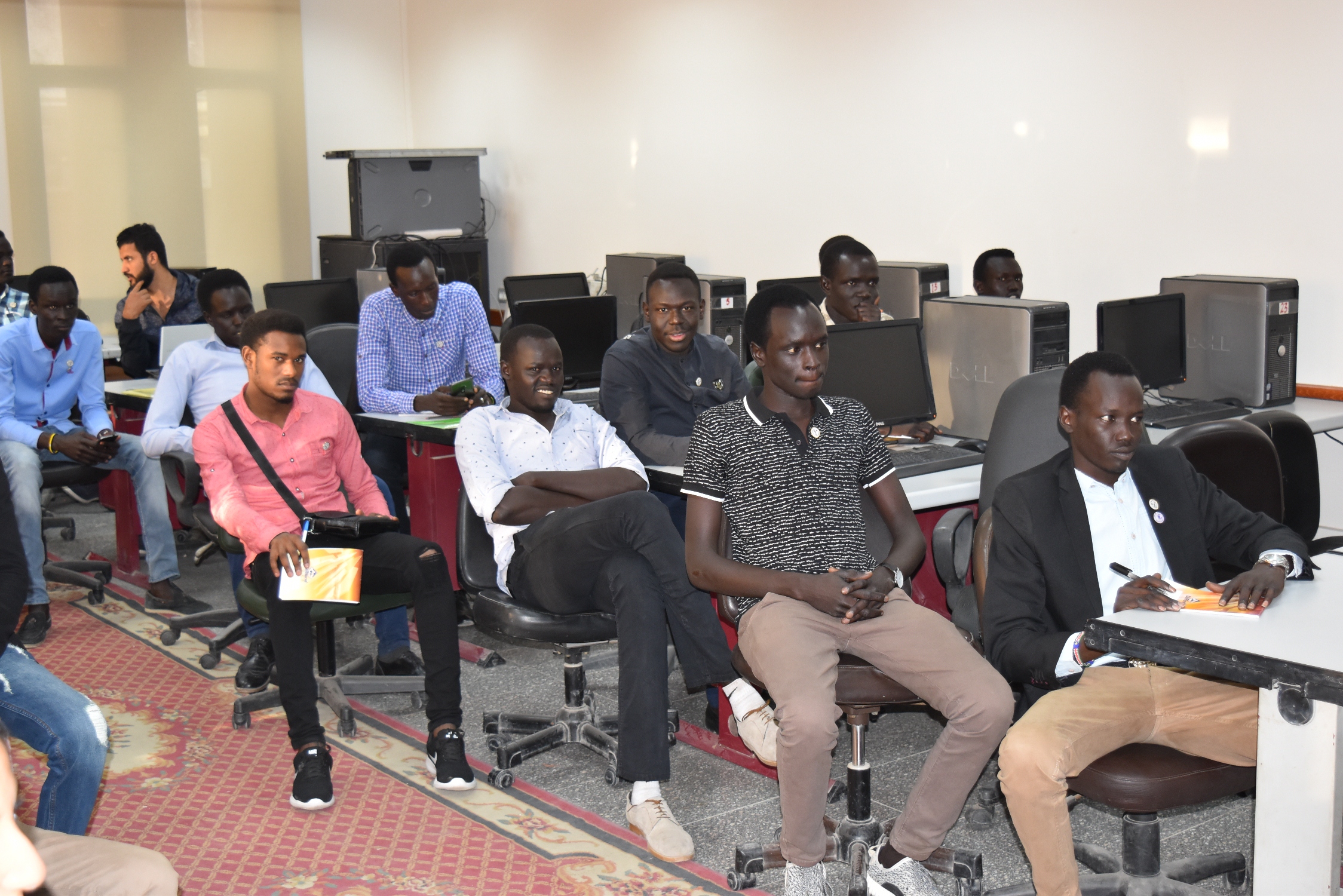 رئيس  قسم الأخبار يحاضر طلاب جنوب السودان بـ إعلام القاهرة (3)
