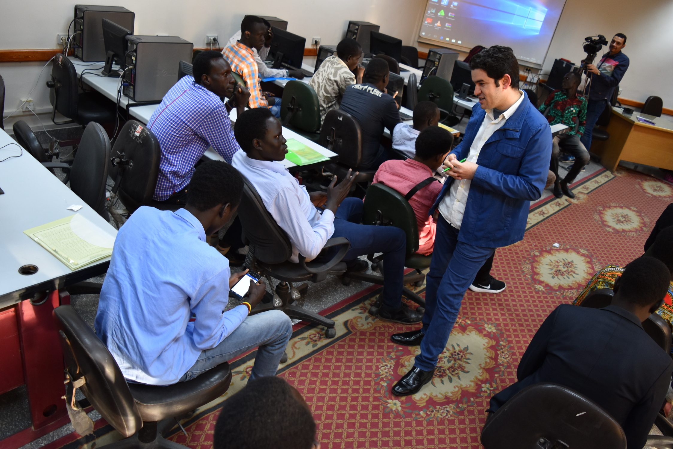 رئيس  قسم الأخبار يحاضر طلاب جنوب السودان بـ إعلام القاهرة (5)