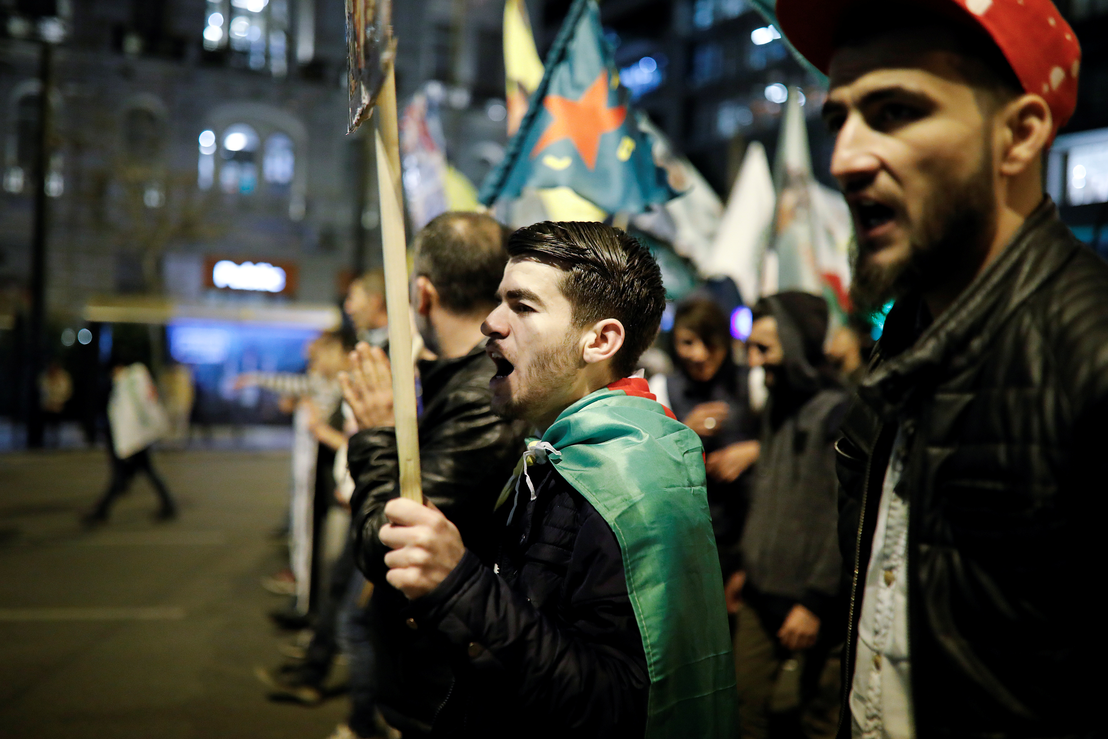 احتجاجات فى اليونان ضد الهجوم التركى على مدينة عفرين السورية