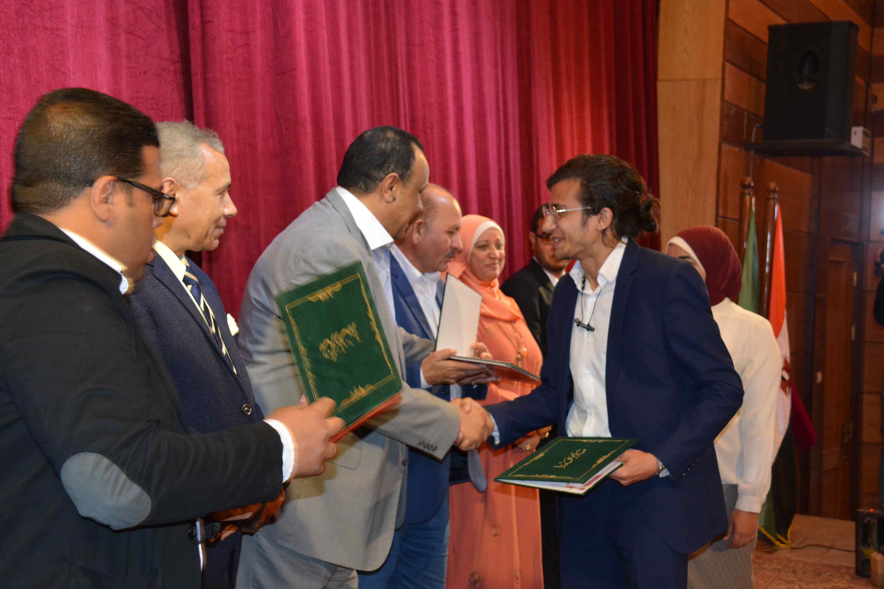 فريقا الثانوية بنات وجرافكس يحصدان المراكز الأولى  (4)