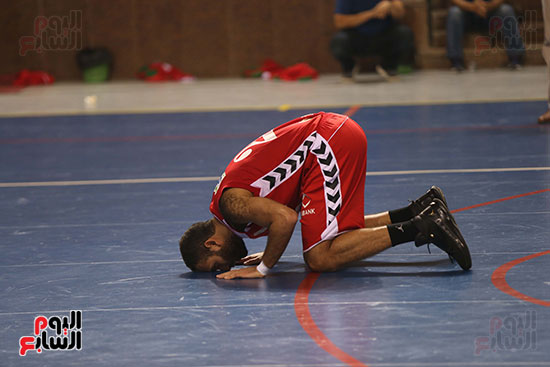 الأهلى يهزم سبورتنج ويتوج بكأس مصر لكرة السلة (30)