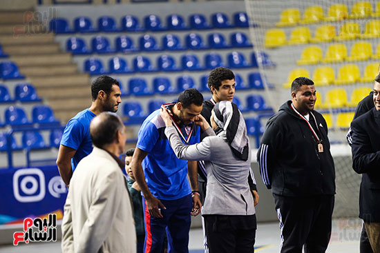 الأهلى يهزم سبورتنج ويتوج بكأس مصر لكرة السلة (40)