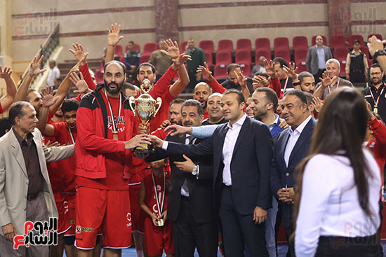 الأهلى يهزم سبورتنج ويتوج بكأس مصر لكرة السلة (45)
