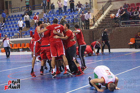 الأهلى يهزم سبورتنج ويتوج بكأس مصر لكرة السلة (11)