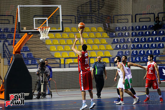 الأهلى يهزم سبورتنج ويتوج بكأس مصر لكرة السلة (54)