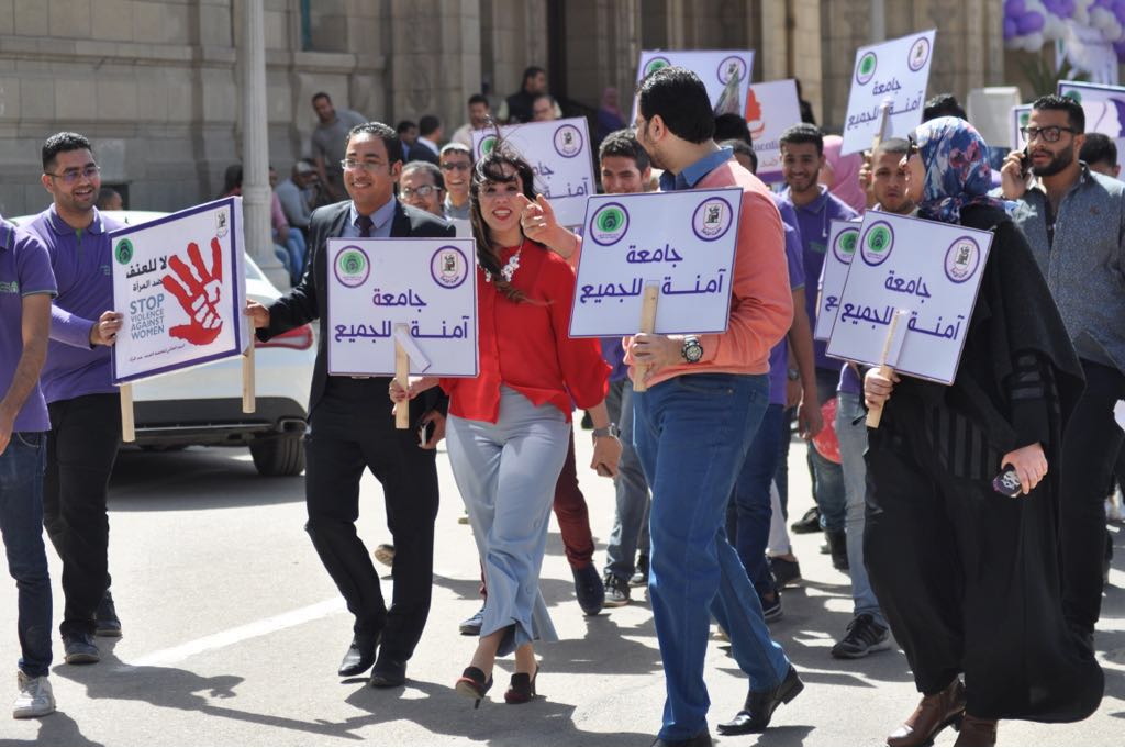 جانب من فعاليات مناهشة التحرش والعنف ضد المرأة بجامعة القاهرة (13)