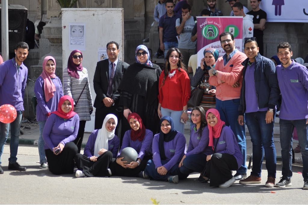 جانب من فعاليات مناهشة التحرش والعنف ضد المرأة بجامعة القاهرة (8)