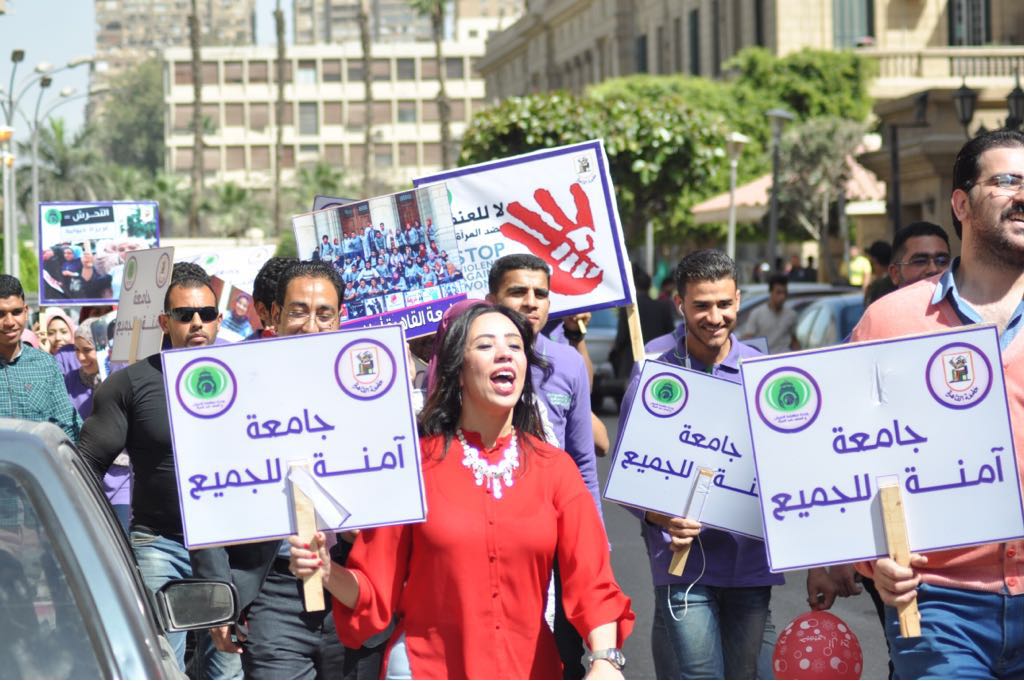 جانب من فعاليات مناهشة التحرش والعنف ضد المرأة بجامعة القاهرة (14)